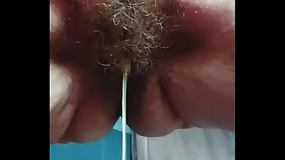 Oma met harige kut plast